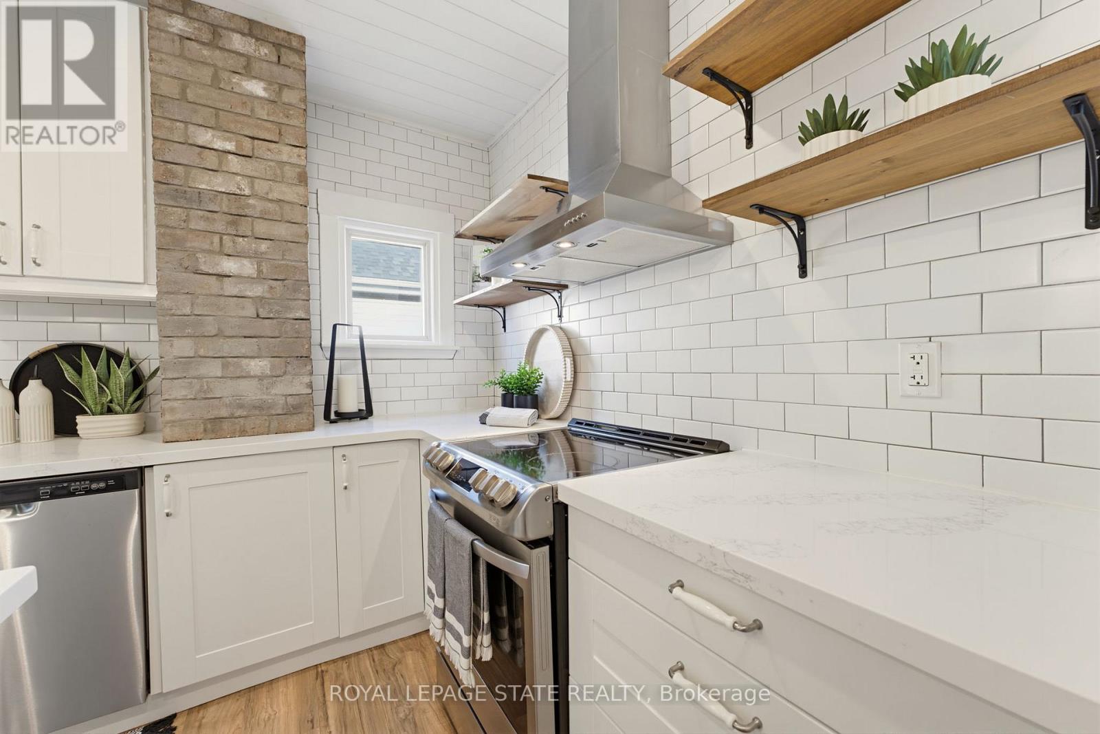 206 Craigroyston Road Property Photo 13