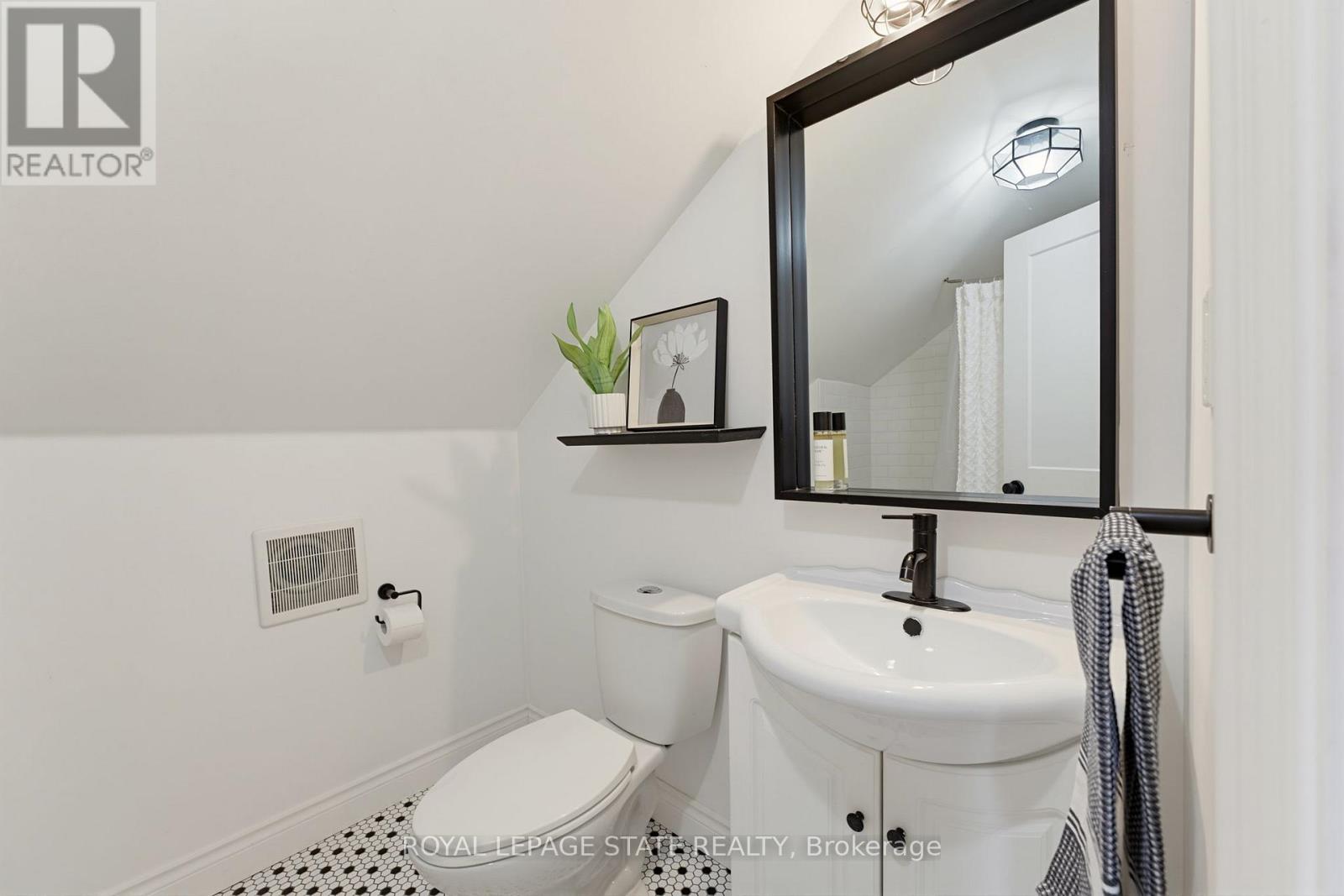 206 Craigroyston Road Property Photo 25