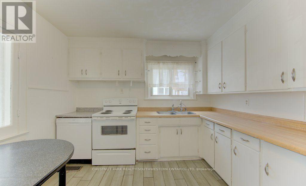 8 Marshall Street Property Photo 9