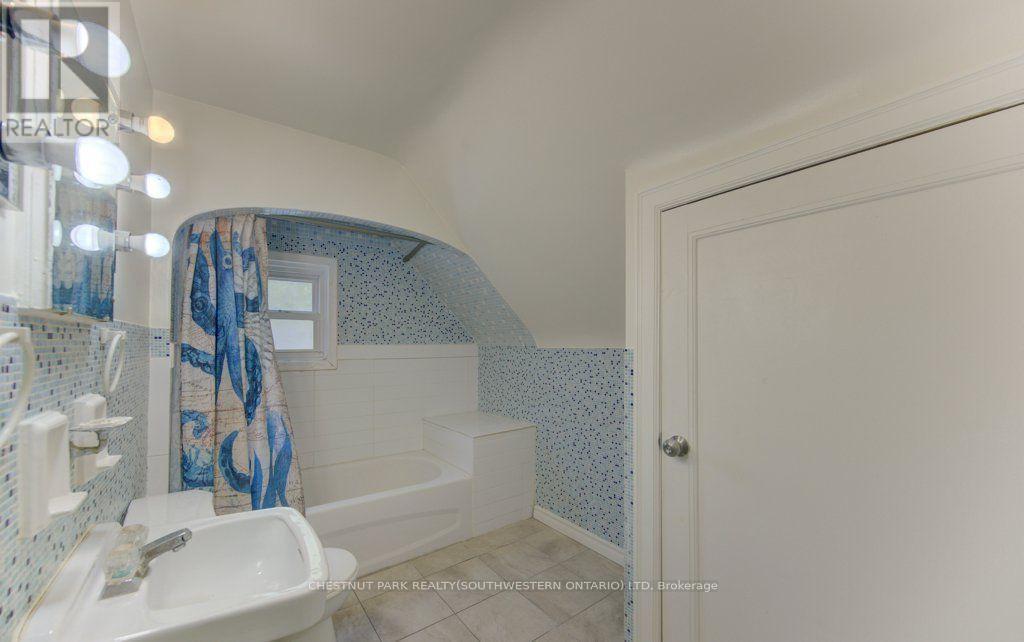 8 Marshall Street Property Photo 18