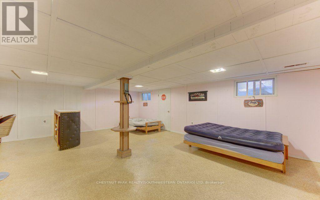 8 Marshall Street Property Photo 25