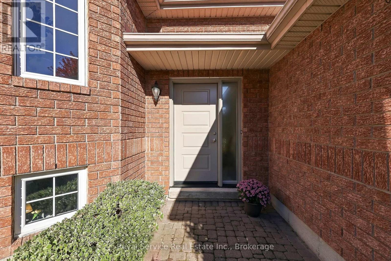 432 Duffy Street Property Photo 4