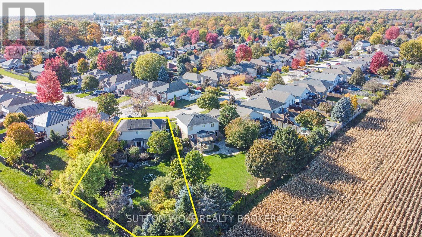 67 Willow Crescent Property Photo 3