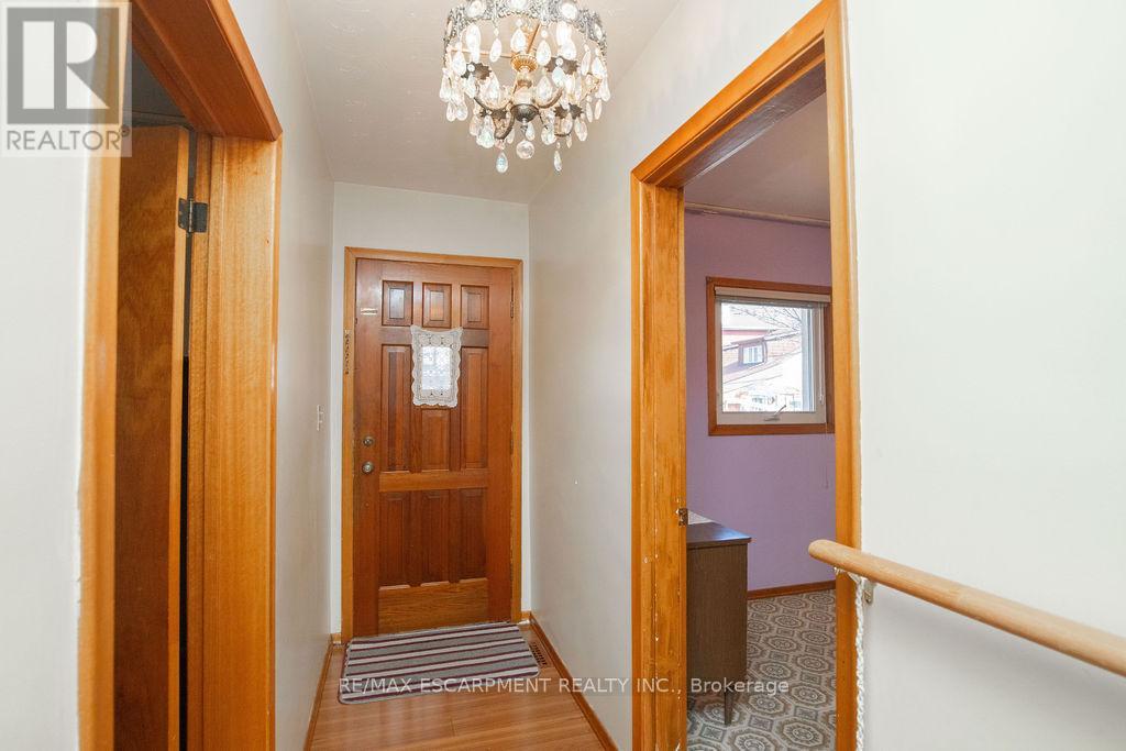 91 Pearl Street N Property Photo 3