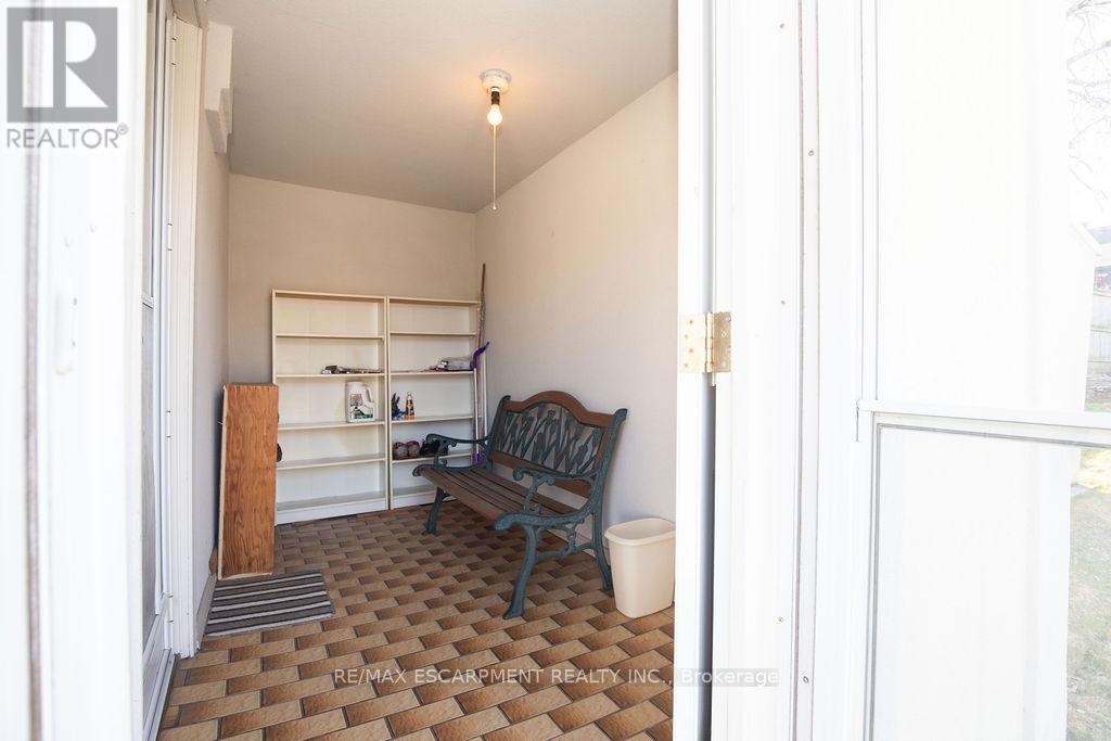 91 Pearl Street N Property Photo 10