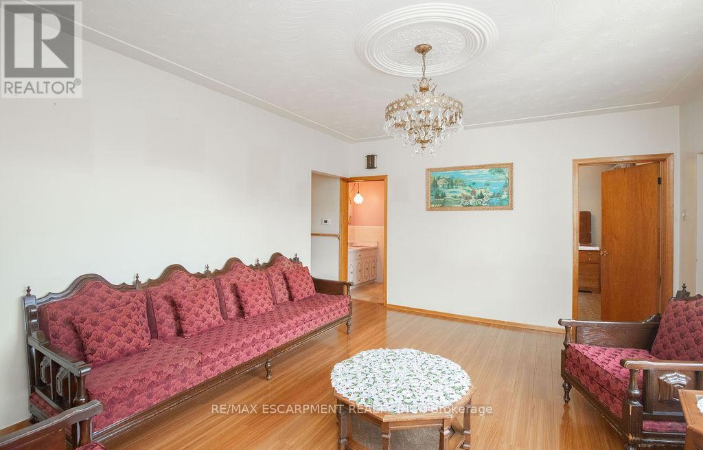91 Pearl Street N Property Photo 16