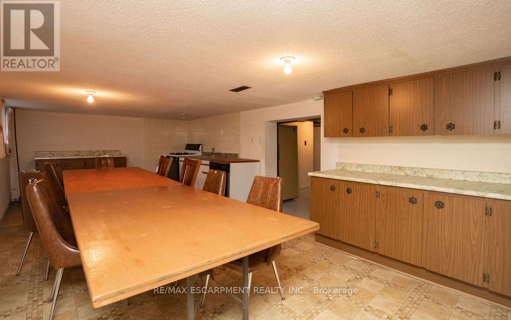 91 Pearl Street N Property Photo 22