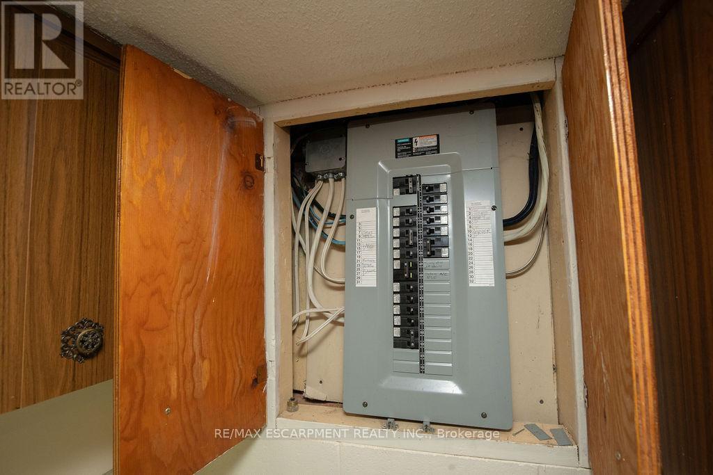 91 Pearl Street N Property Photo 24