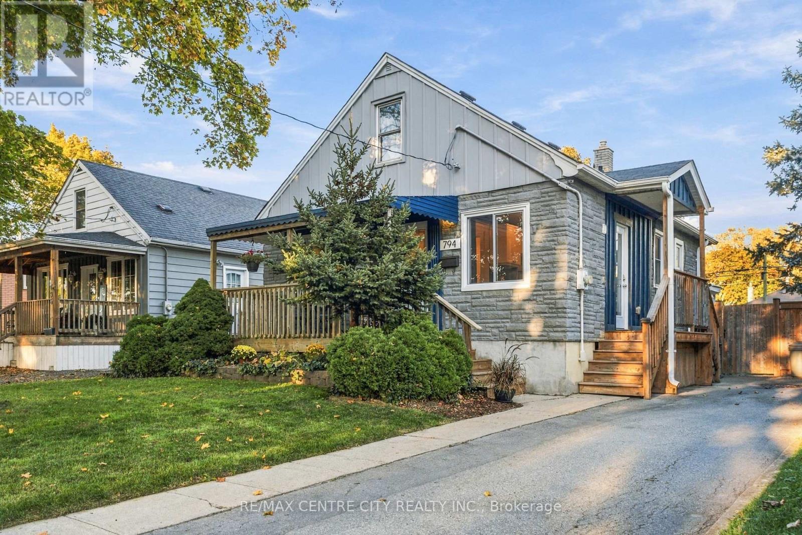 794 STRAND STREET Property Photo 1
