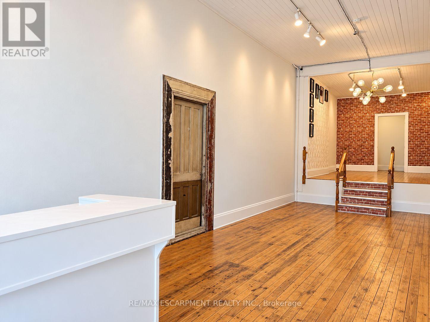 133 JAMES STREET N Property Photo 1