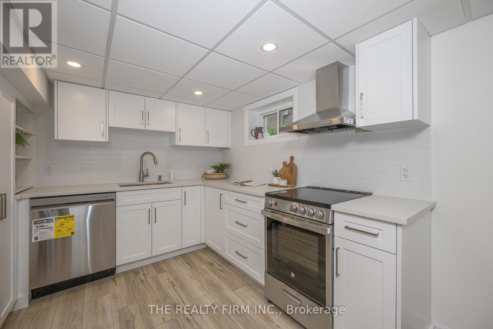 Lower - 65 Byron Avenue E Property Photo 8