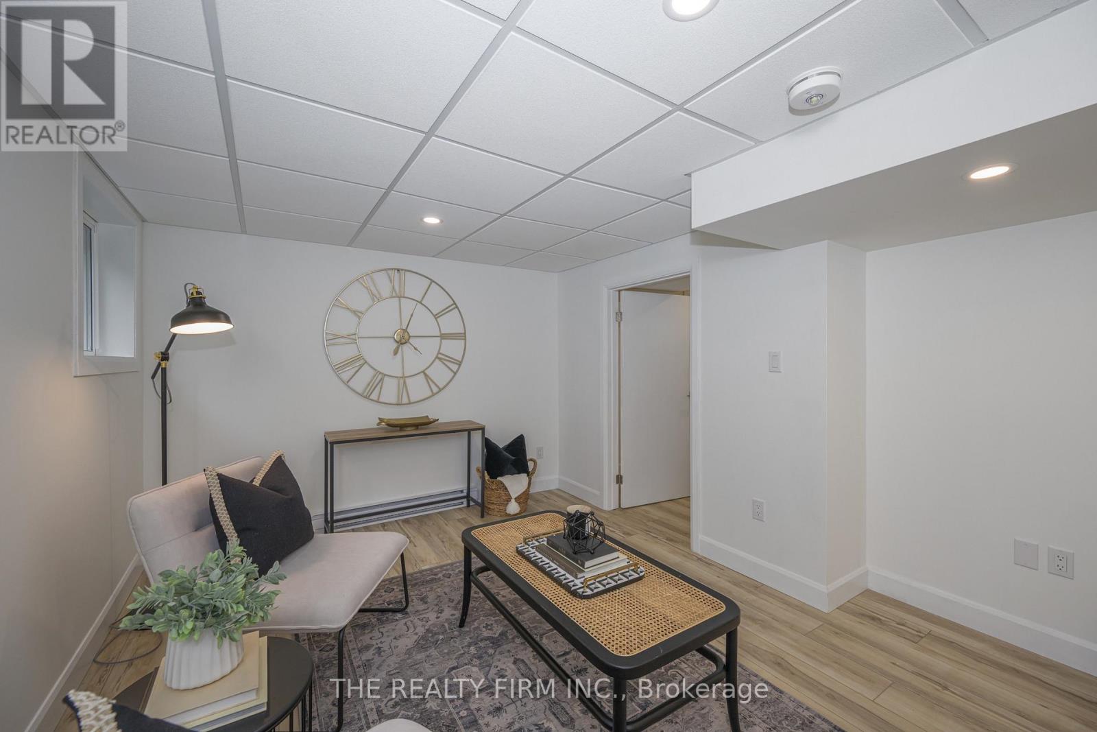 Lower - 65 Byron Avenue E Property Photo 10