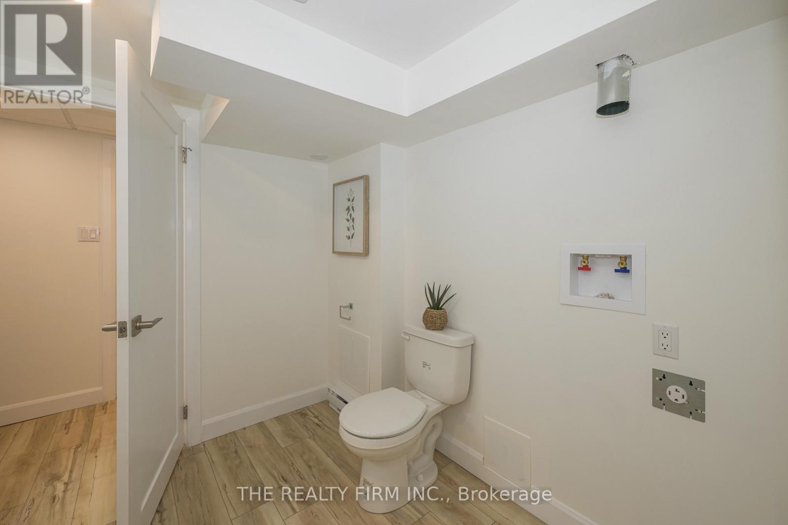 Lower - 65 Byron Avenue E Property Photo 14