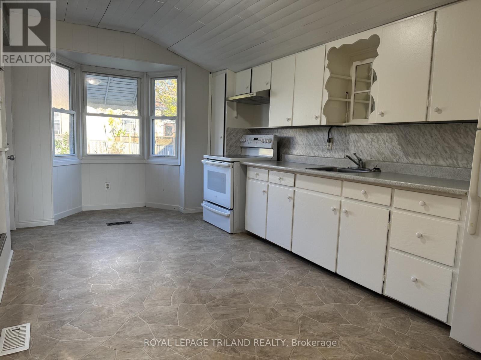 21 Owaissa Street Property Photo 7
