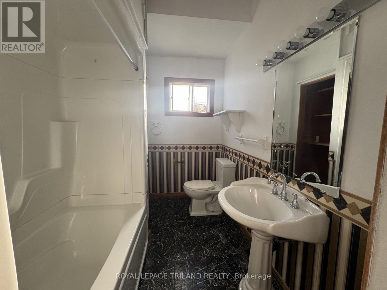 21 Owaissa Street Property Photo 9