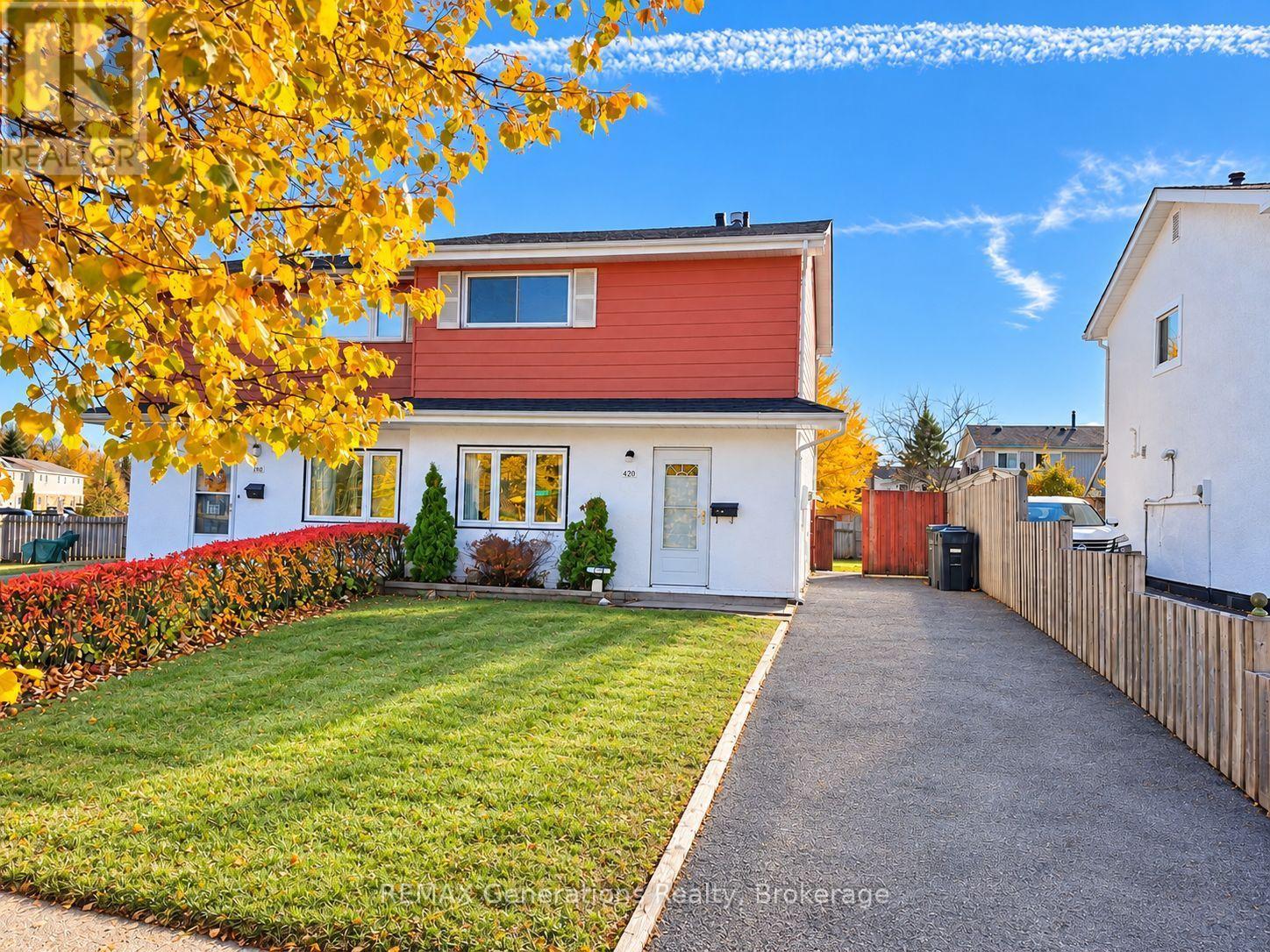 490 Lanark Crescent Property Photo 1