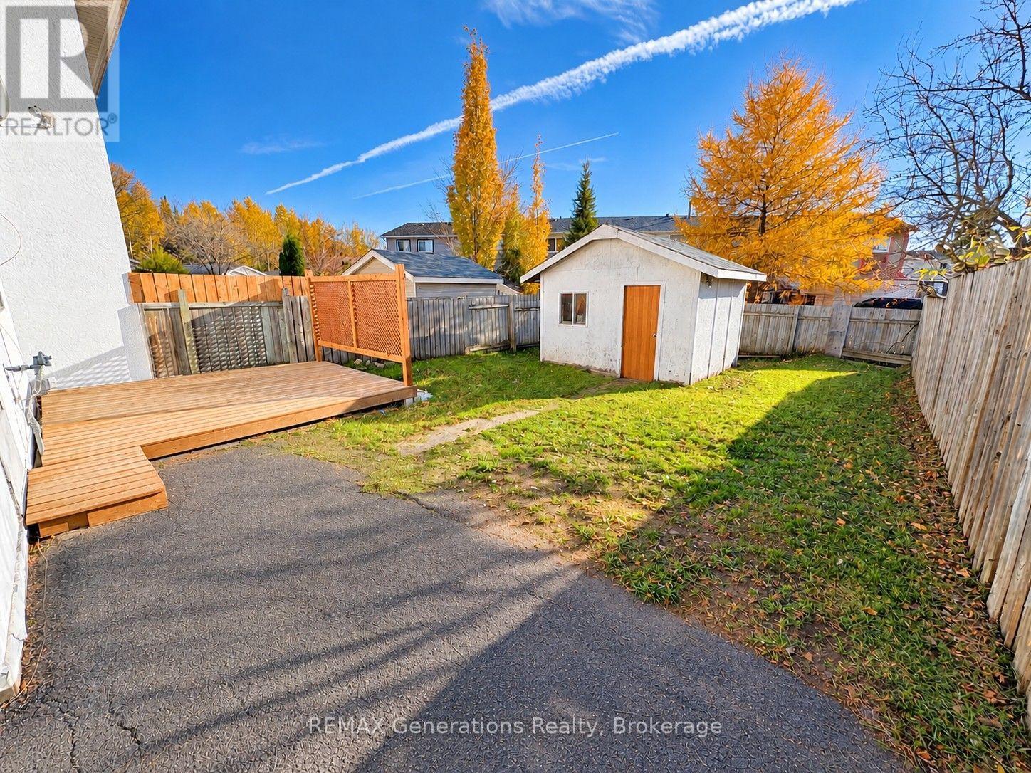 490 Lanark Crescent Property Photo 19