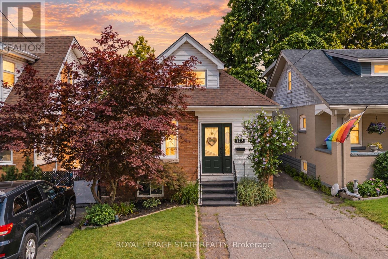 175 ROSSLYN AVENUE S Property Photo 1