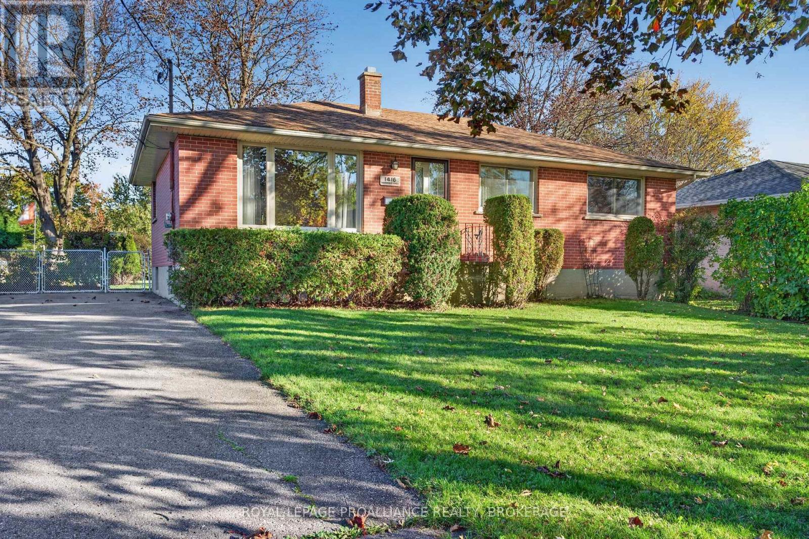 1416 Woodfield Crescent Property Photo 1