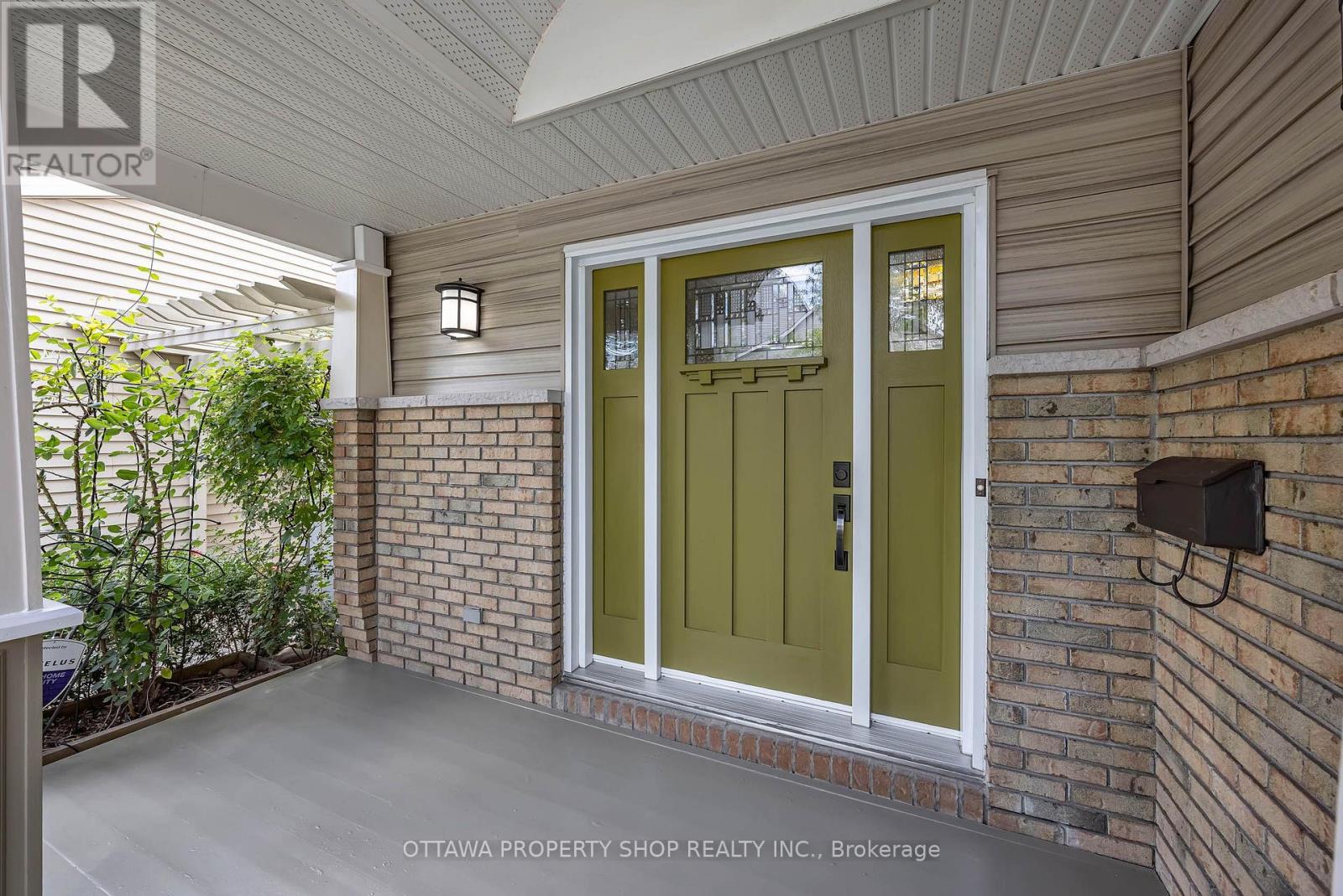 3146 Dumaurier Avenue Property Photo 3