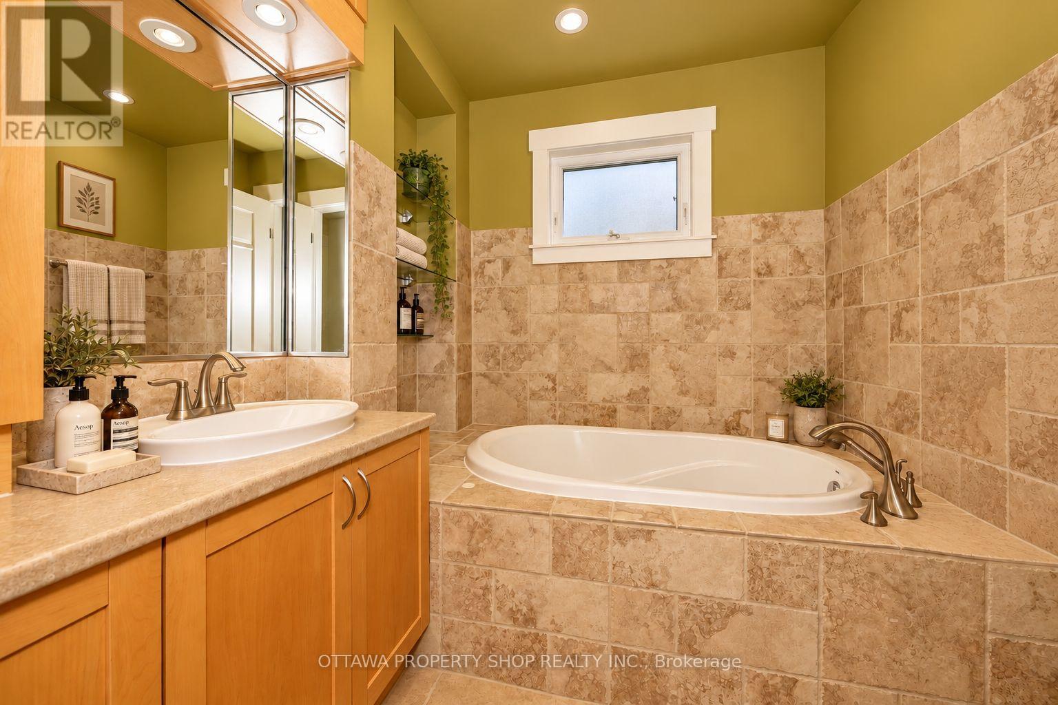 3146 Dumaurier Avenue Property Photo 17