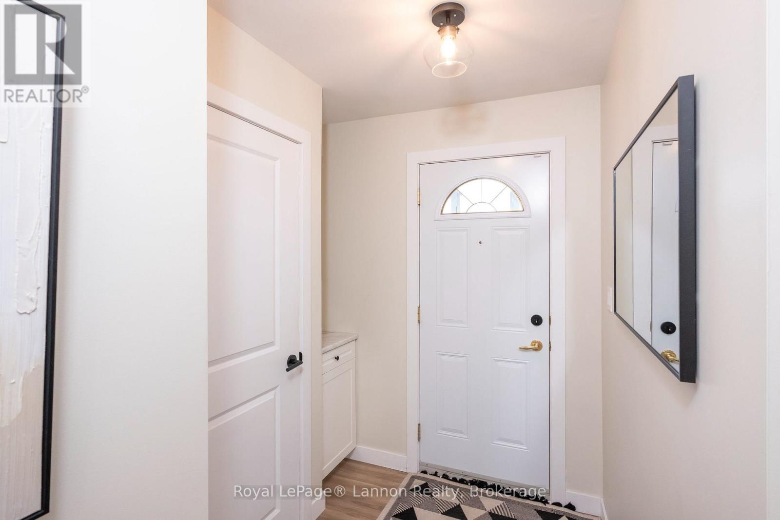 524 Wiltshire Crescent Property Photo 2