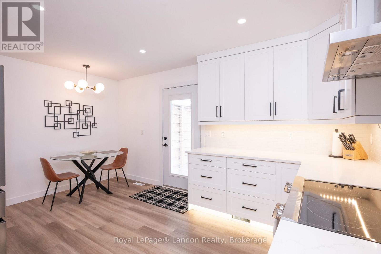 524 Wiltshire Crescent Property Photo 8