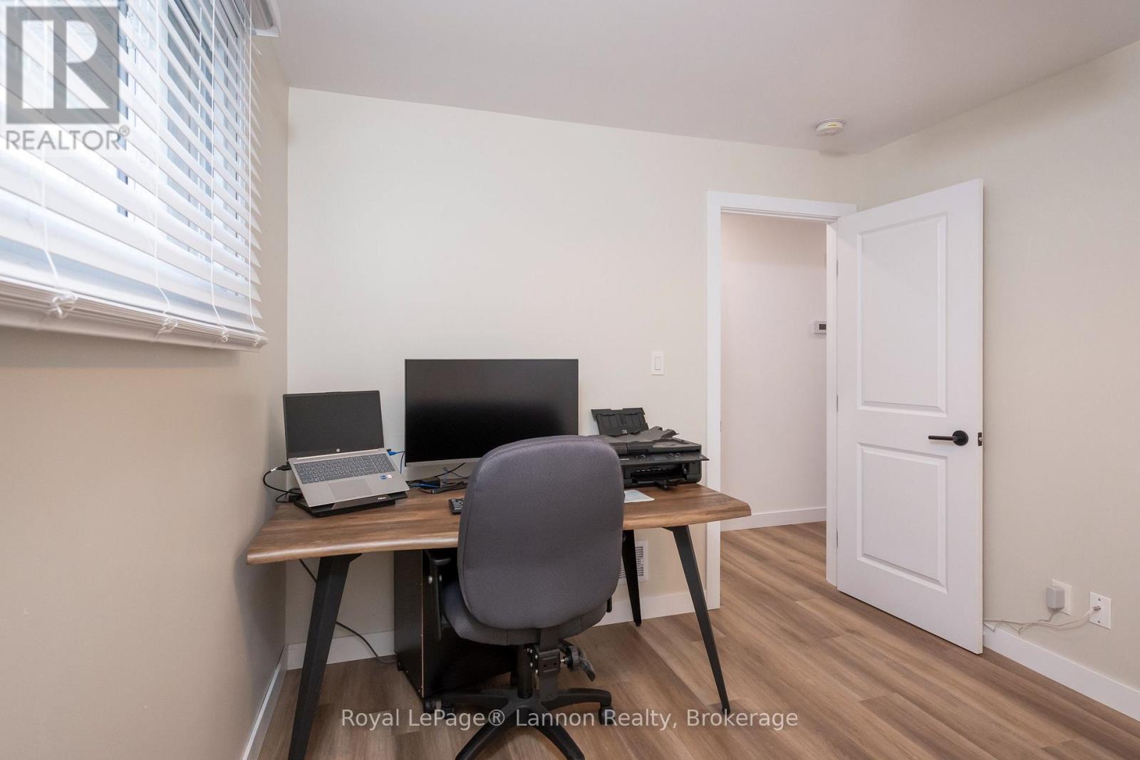 524 Wiltshire Crescent Property Photo 20