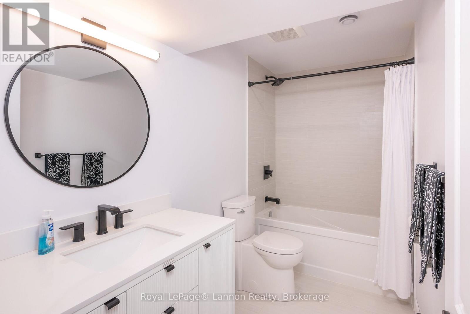 524 Wiltshire Crescent Property Photo 21