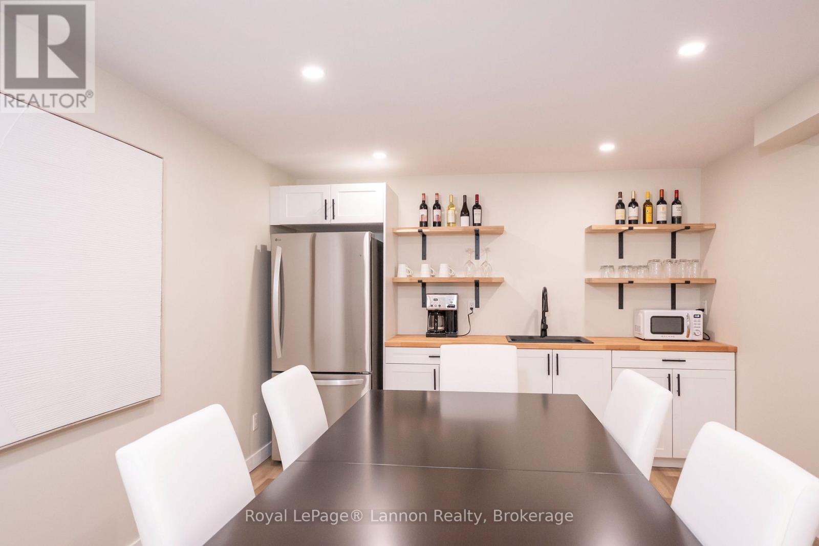 524 Wiltshire Crescent Property Photo 24