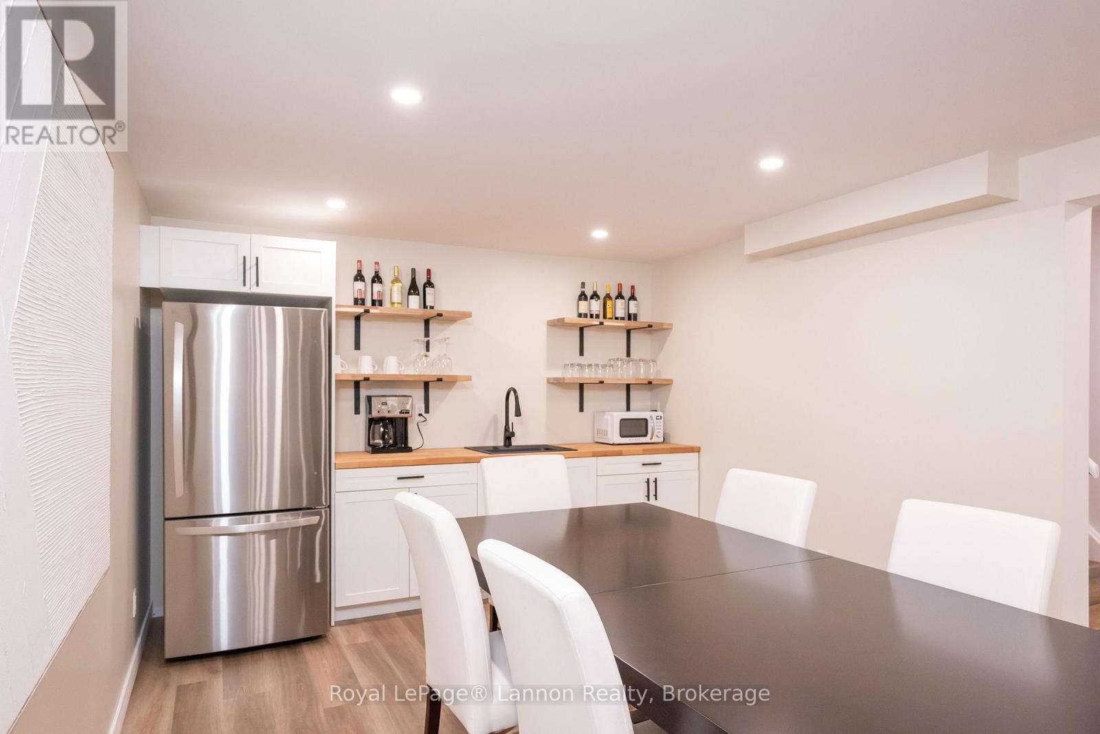 524 Wiltshire Crescent Property Photo 25