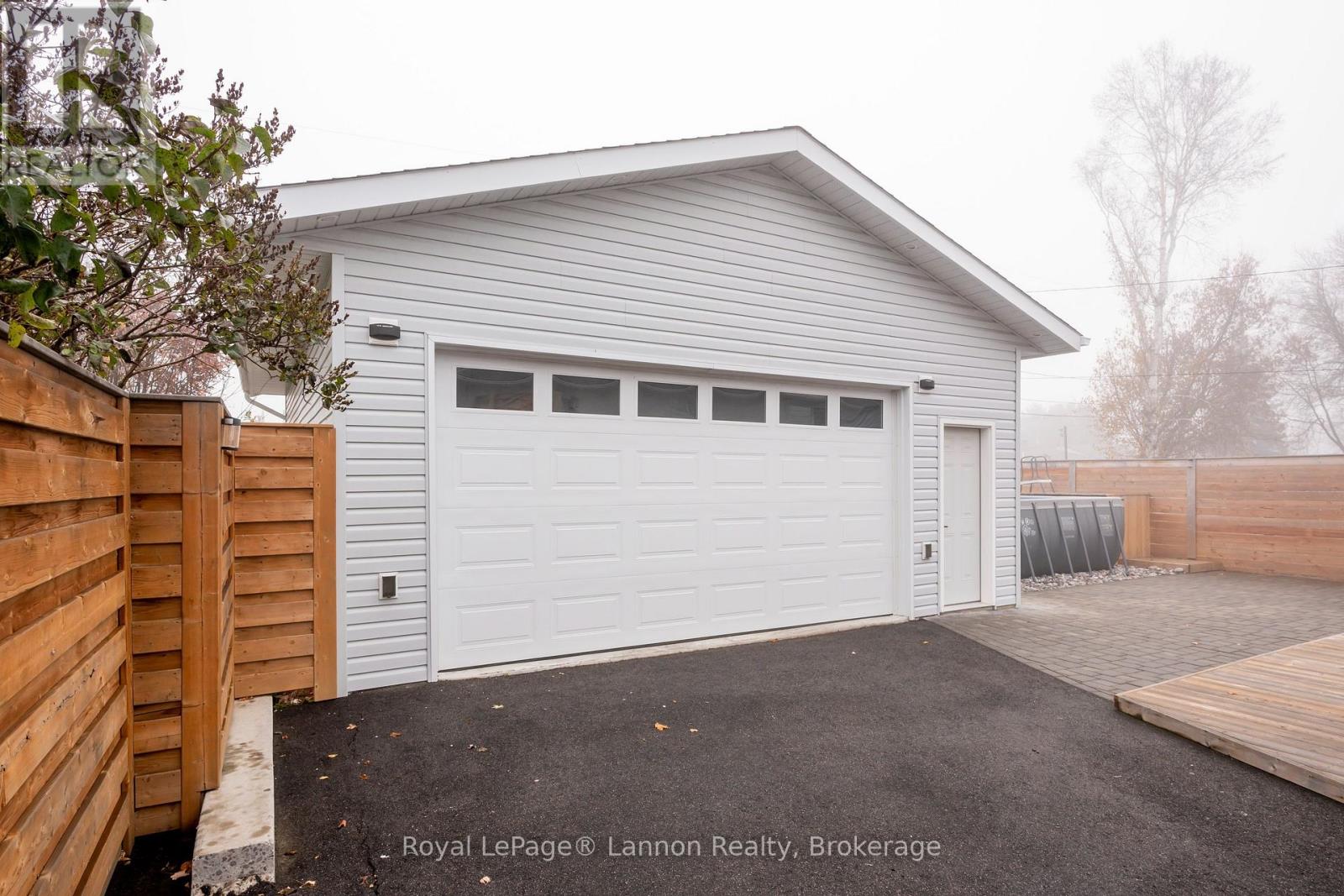 524 Wiltshire Crescent Property Photo 38