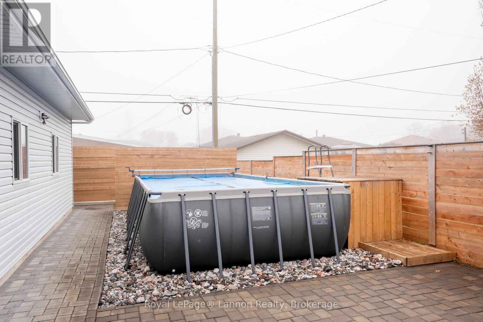 524 Wiltshire Crescent Property Photo 43