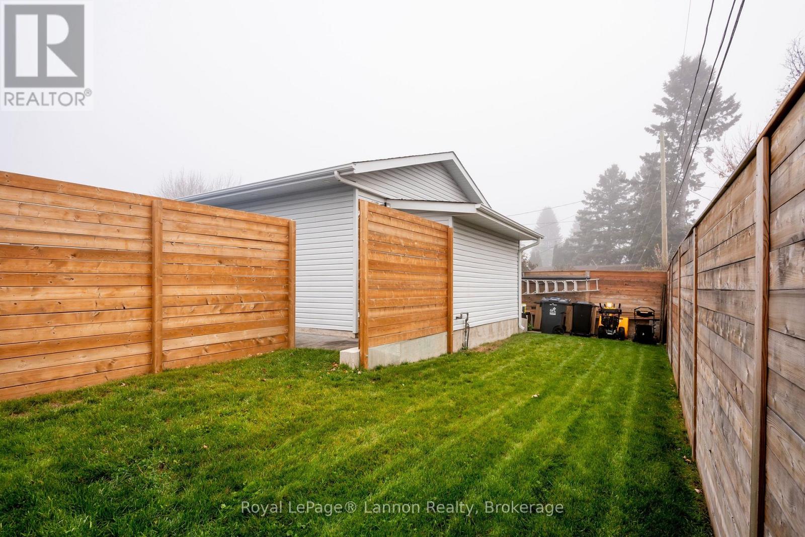 524 Wiltshire Crescent Property Photo 45