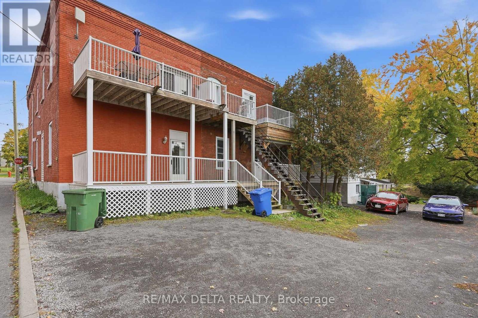 1044-1046 King Street Property Photo 5
