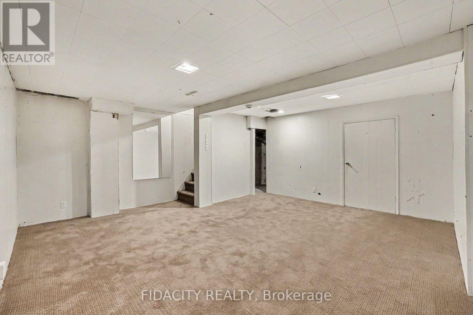 E - 44 Foxfield Drive Property Photo 16