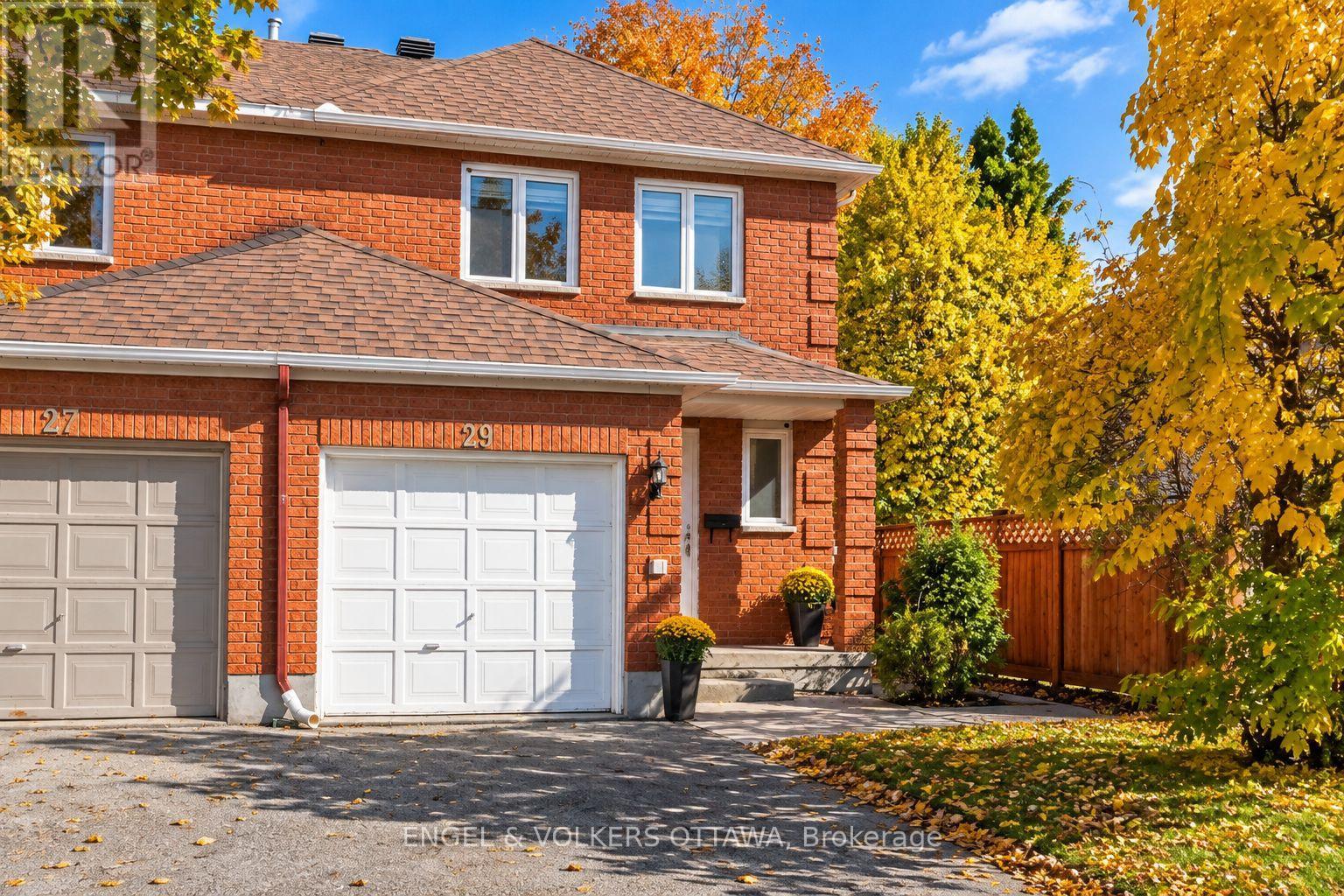 29 Woodbury Crescent Property Photo 1