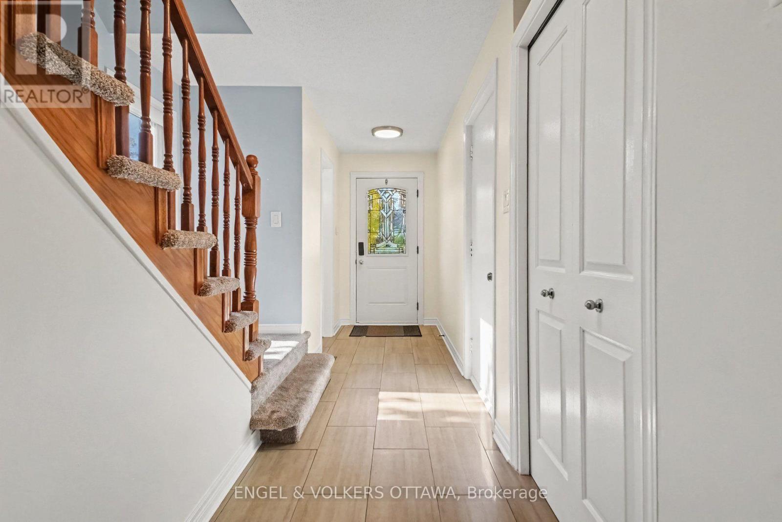 29 Woodbury Crescent Property Photo 3