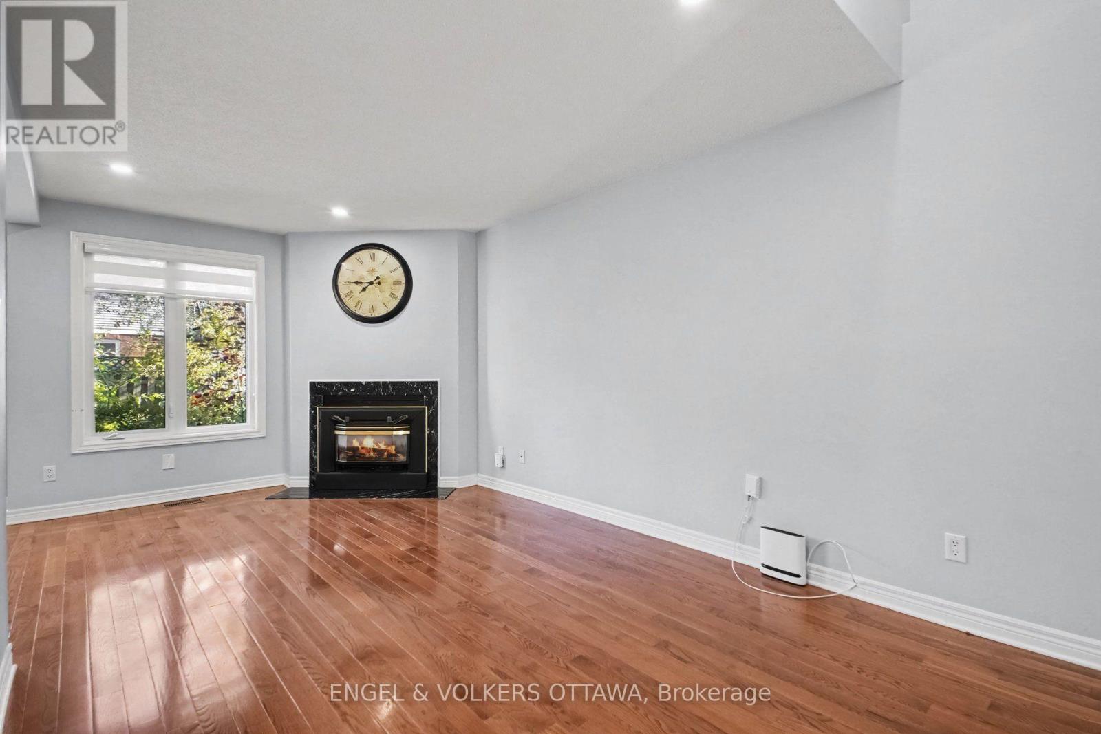 29 Woodbury Crescent Property Photo 7
