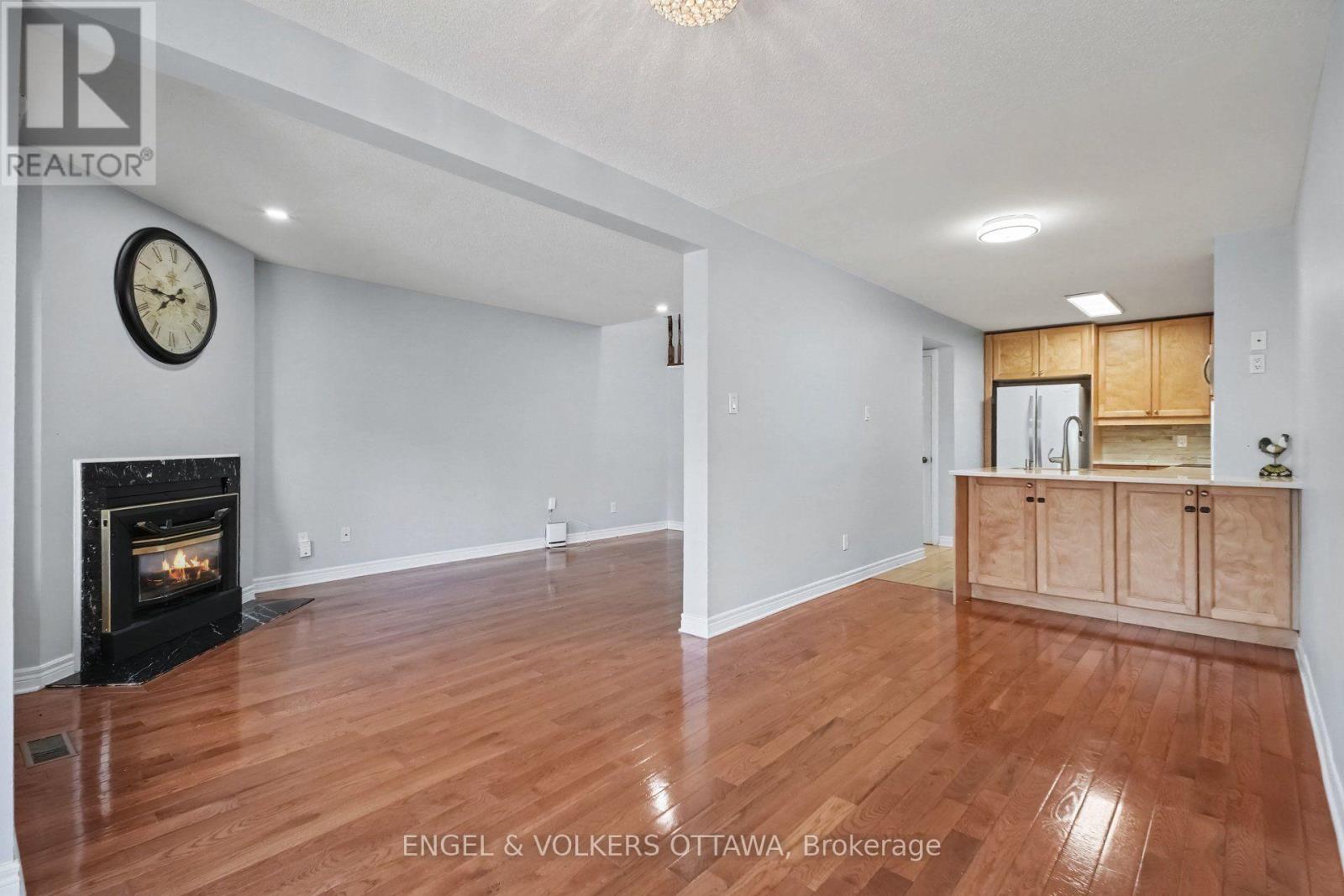 29 Woodbury Crescent Property Photo 8