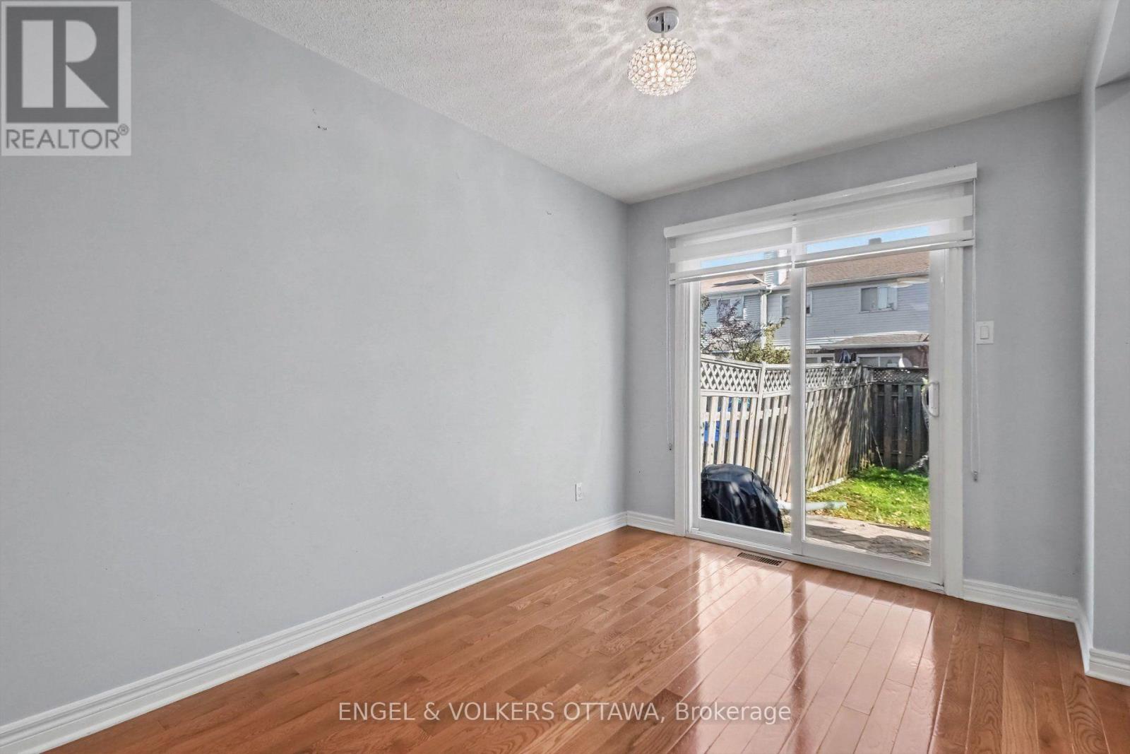 29 Woodbury Crescent Property Photo 14