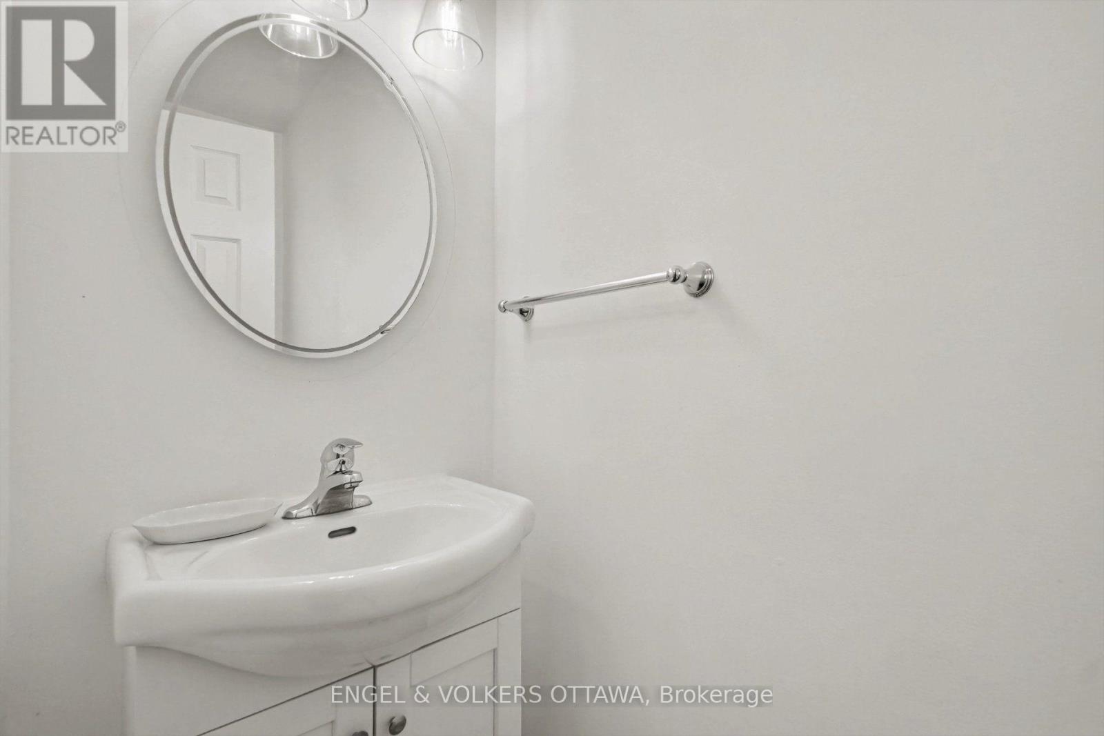 29 Woodbury Crescent Property Photo 15