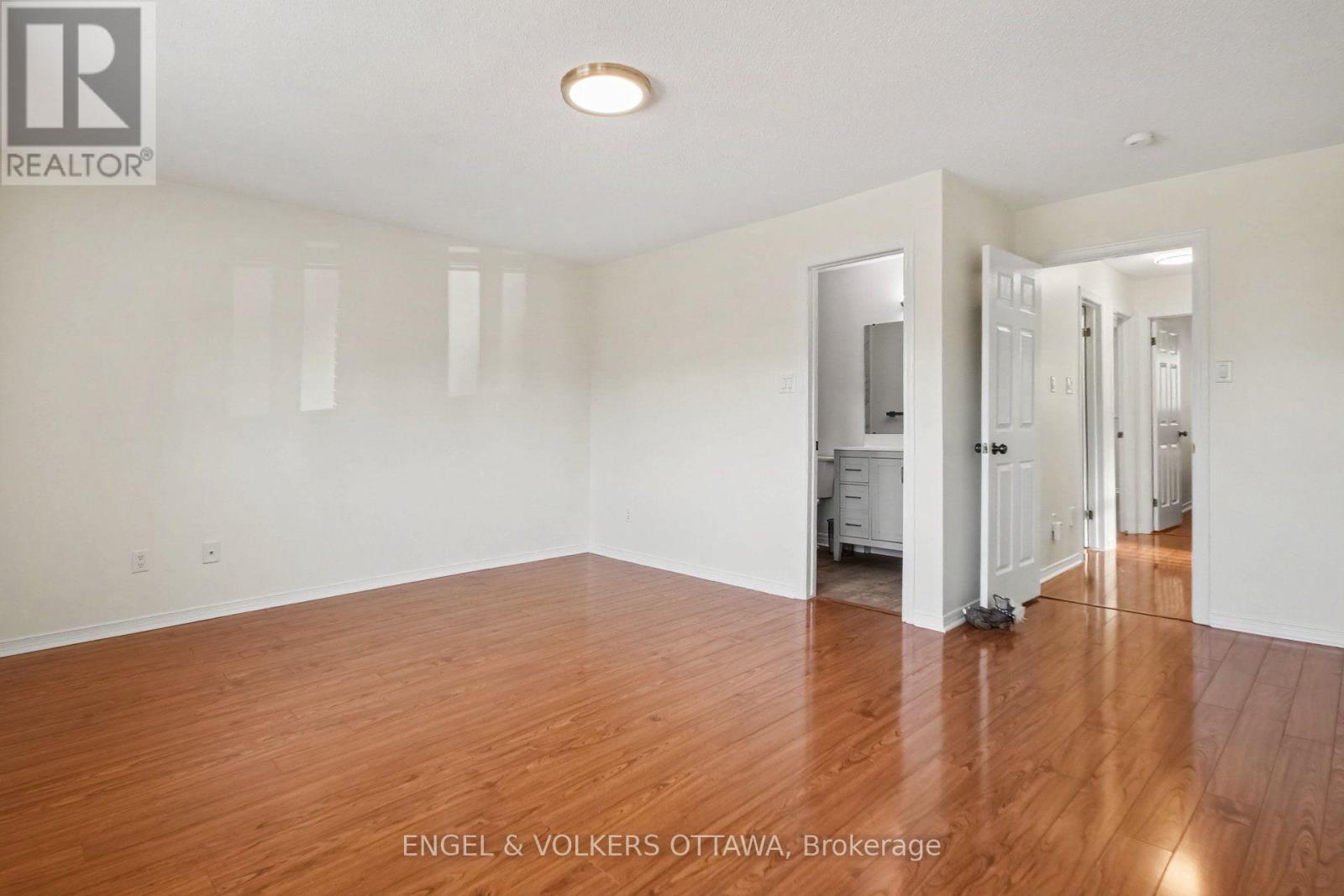 29 Woodbury Crescent Property Photo 17