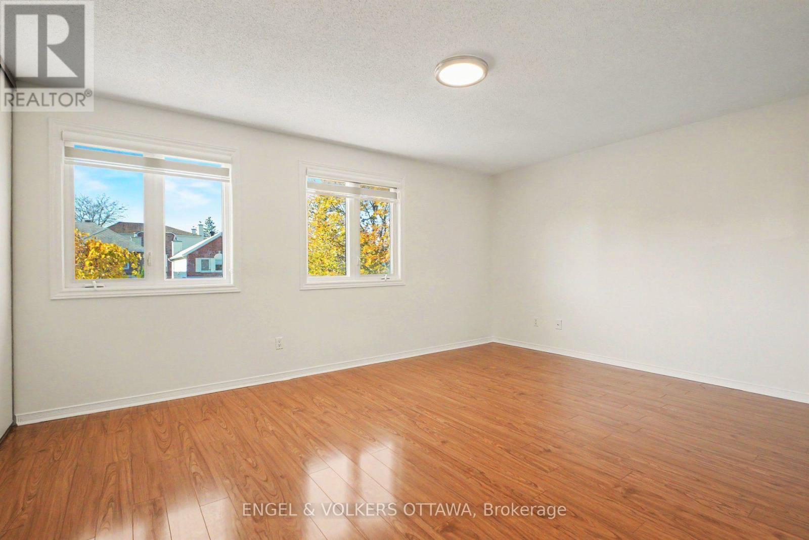 29 Woodbury Crescent Property Photo 20