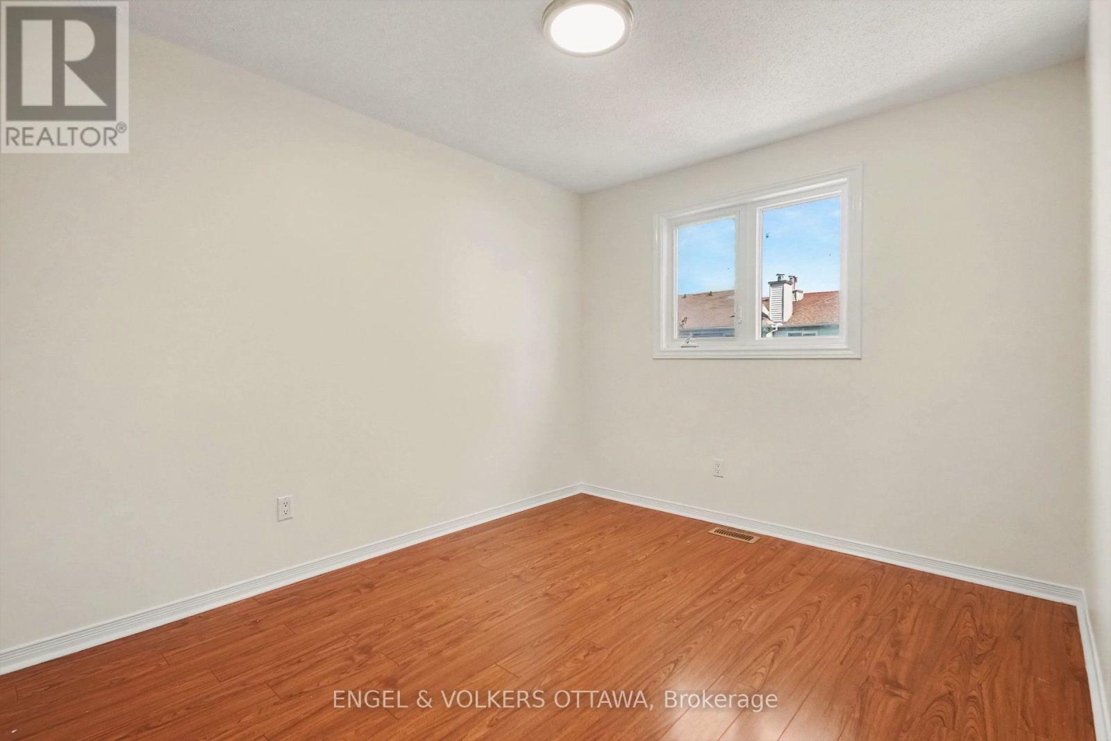 29 Woodbury Crescent Property Photo 22