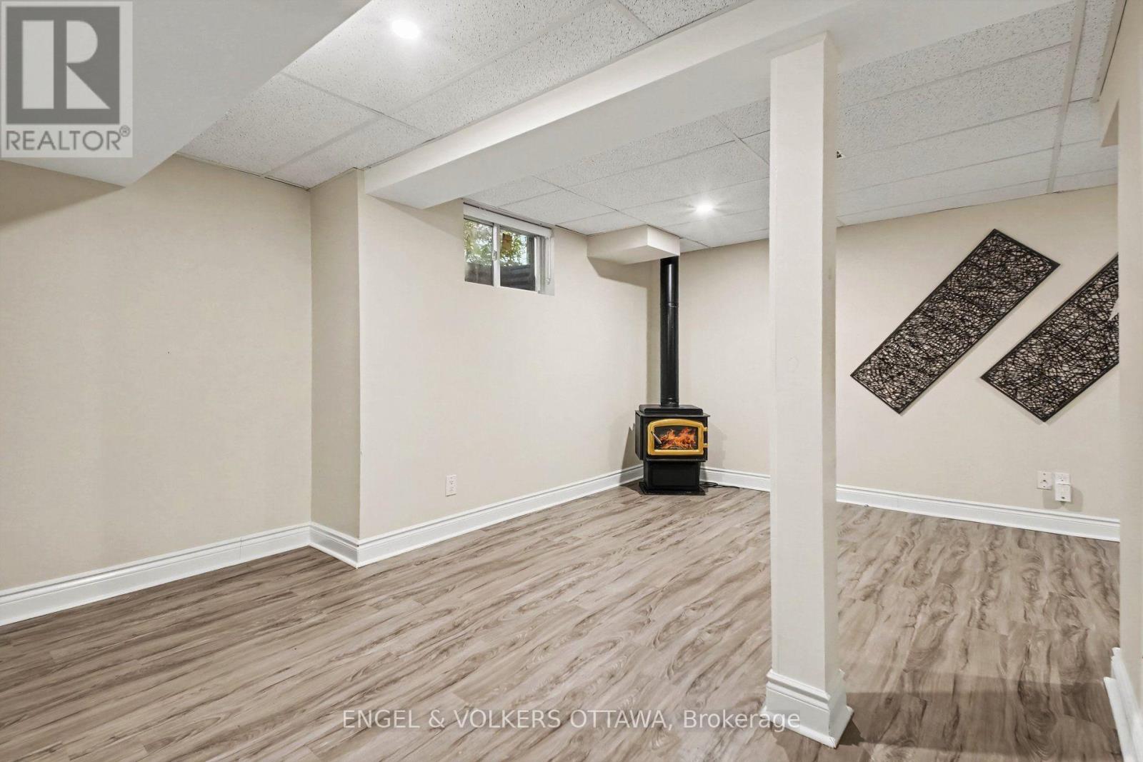 29 Woodbury Crescent Property Photo 25