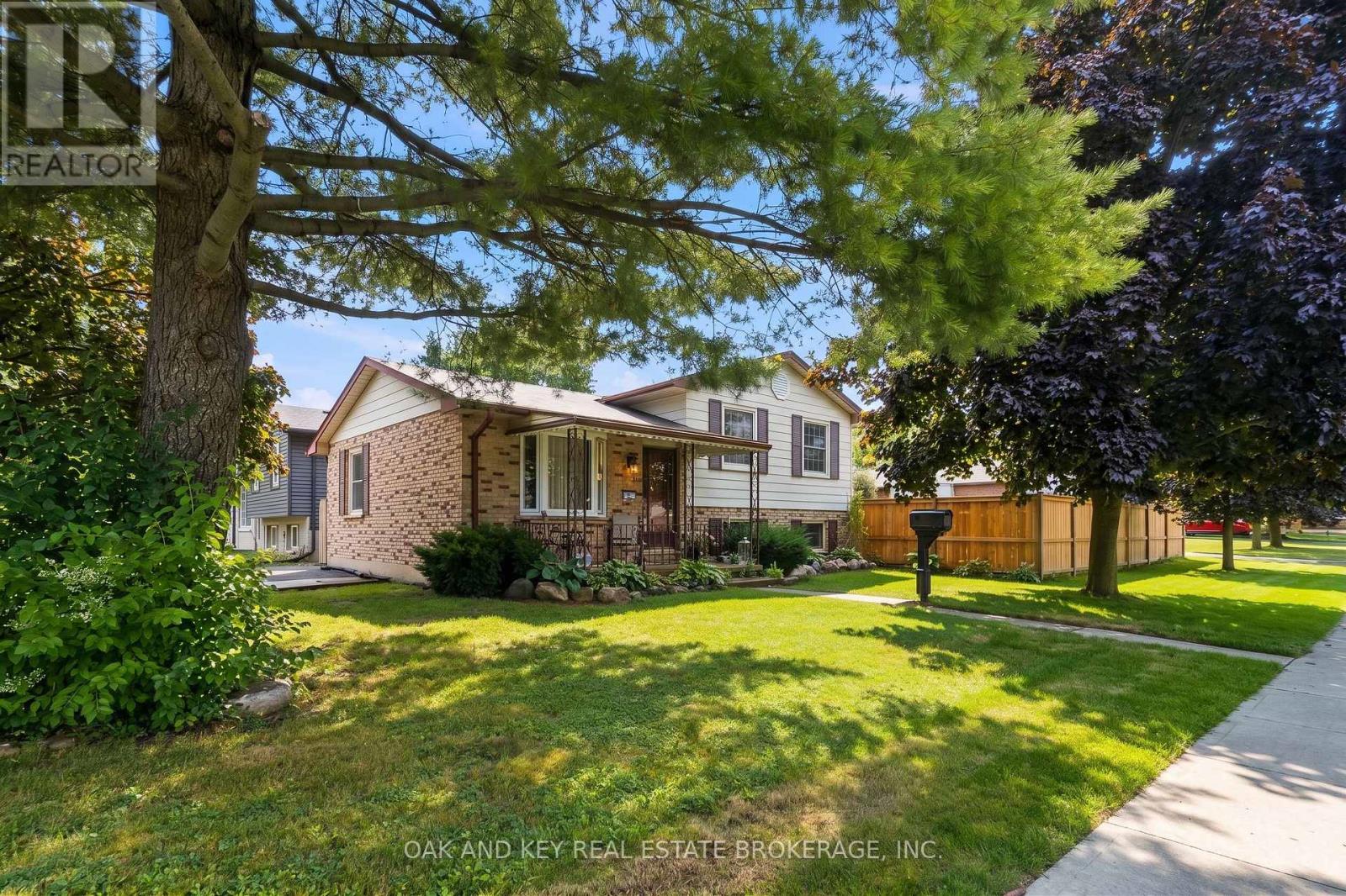 1 Vanier Place Property Photo 2