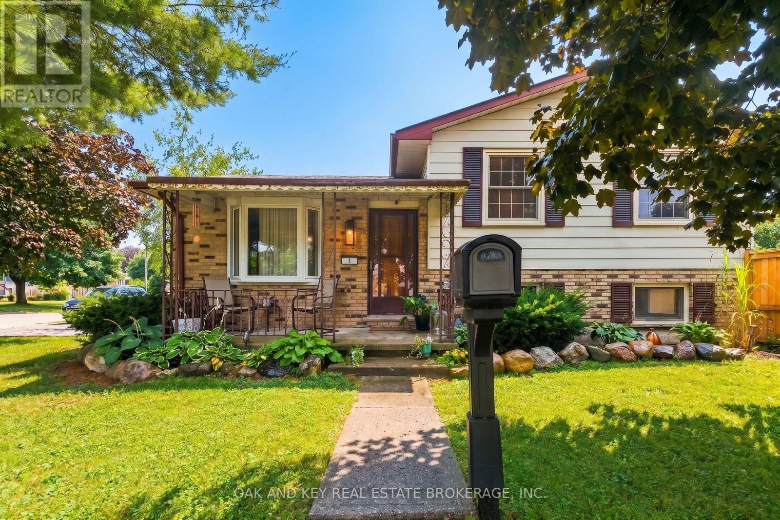 1 Vanier Place Property Photo 3