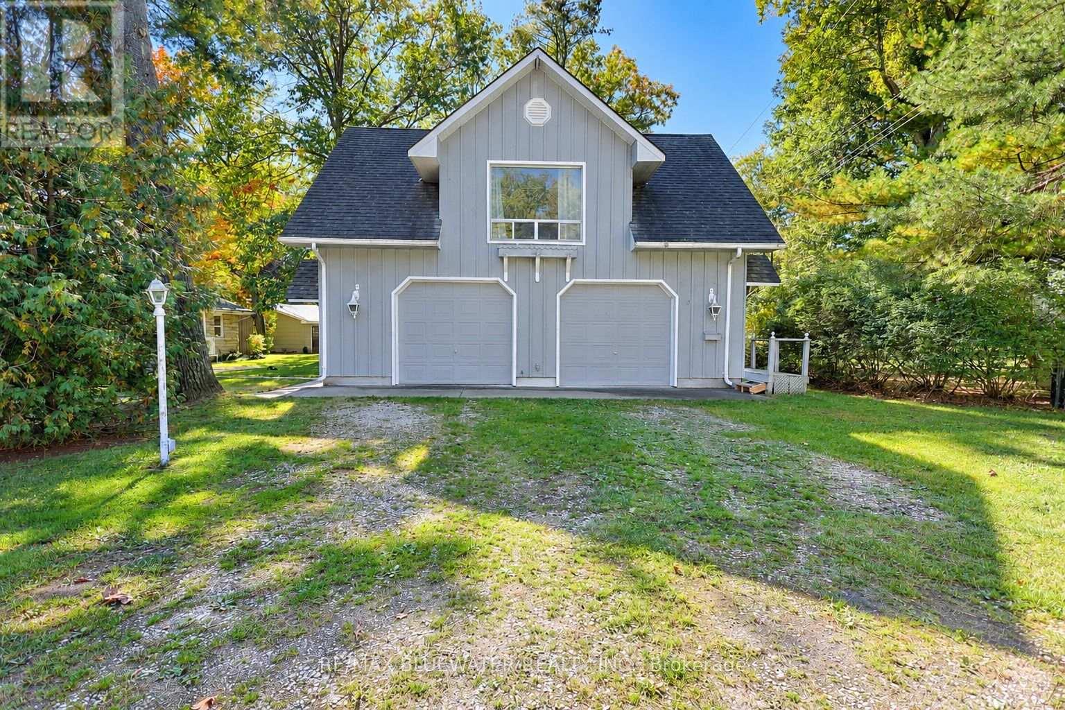 10138 Edmonds Boulevard Property Photo 2