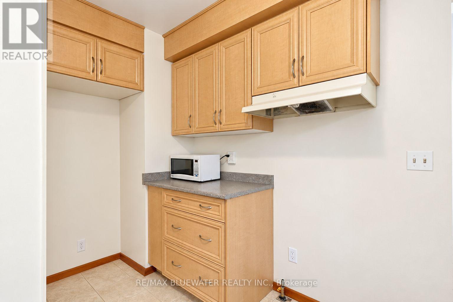 10138 Edmonds Boulevard Property Photo 14
